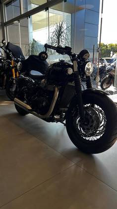 TRIUMPH BONNEVILLE BOBBER 1200 TRIUMPH BONNEVILLE BOBBER 1200